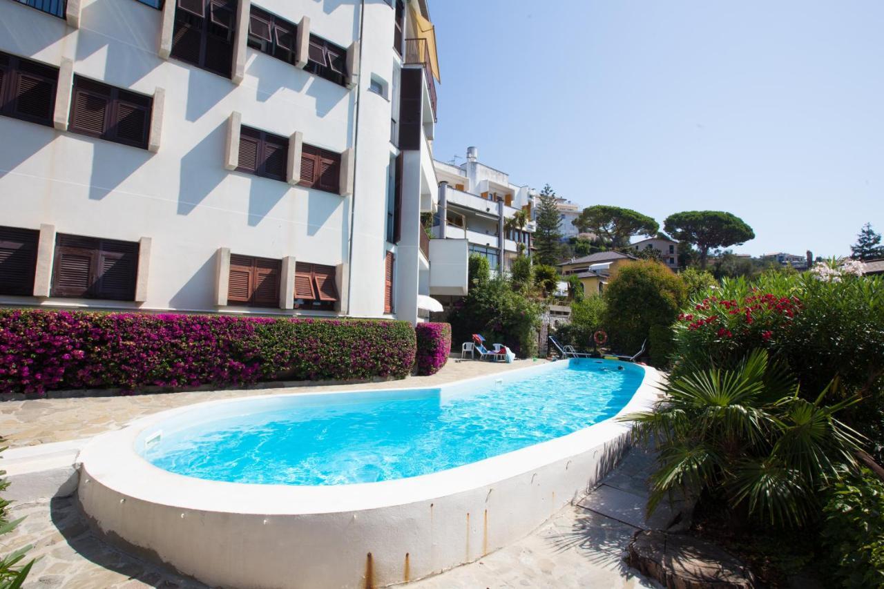 NAUTILUS VISTA MARE MOZZAFIATO a 180 GRADI- POSTO AUTO PRIVATO - 2 CAMERE MATRIMONIALI più 1 DIVANO LETTO SINGOLO-SKY,NETFLIX Rapallo Exterior foto