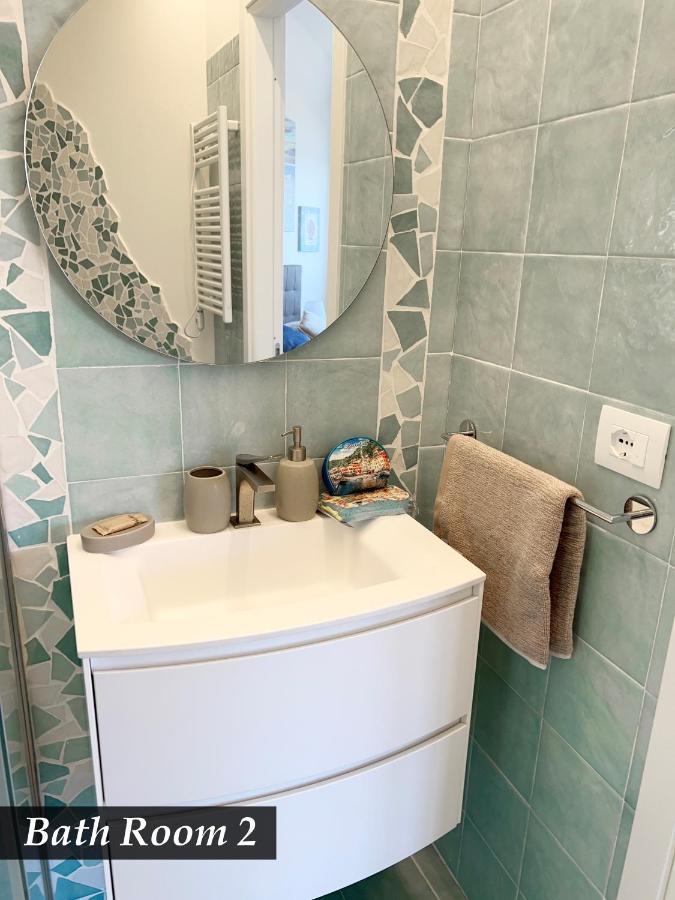 NAUTILUS VISTA MARE MOZZAFIATO a 180 GRADI- POSTO AUTO PRIVATO - 2 CAMERE MATRIMONIALI più 1 DIVANO LETTO SINGOLO-SKY,NETFLIX Rapallo Exterior foto